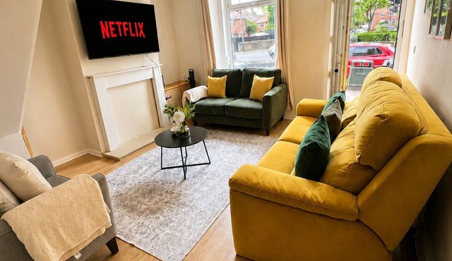 Comfortable 3BR Home | Near Mansfield Centre & Sherwood Forest