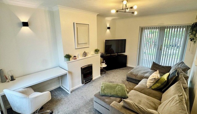 Comfortable 3BR house-parking close to city centre