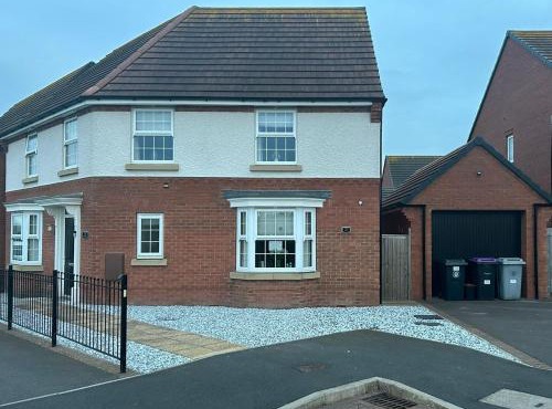 Comfortable 5-Guests Abode - In Quiet Village