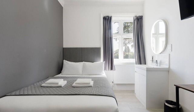 Comfortable king Room with Private Bathroom