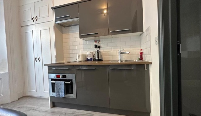 Comfortable studio west London in London