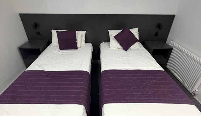Commercial Hotel - Standard Twin Room Shared