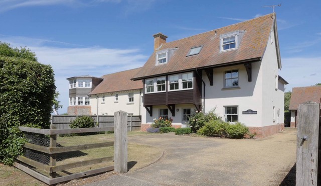 Commodores House 5 bedrooms - sleeps 10 guests in 5 bedrooms