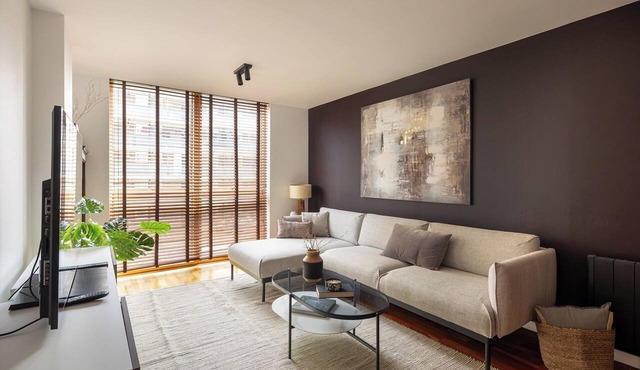 Contemporary on the Canal, by Veeve