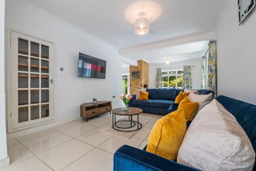 Contractor Accommodation Peterborough- Parking-Business and Work Stays