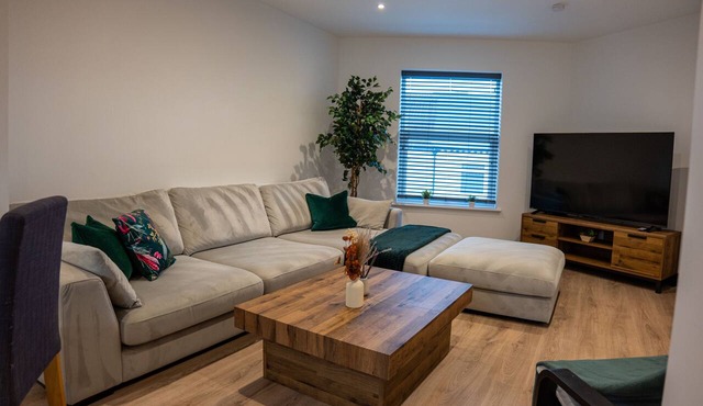 Contractor Accommodation- 5 Beds - Free Parking