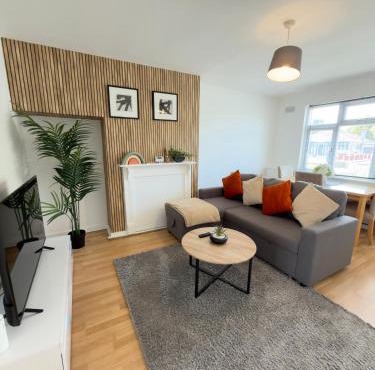Contractor & Family Haven, Sleeps 7, Parking & Garden