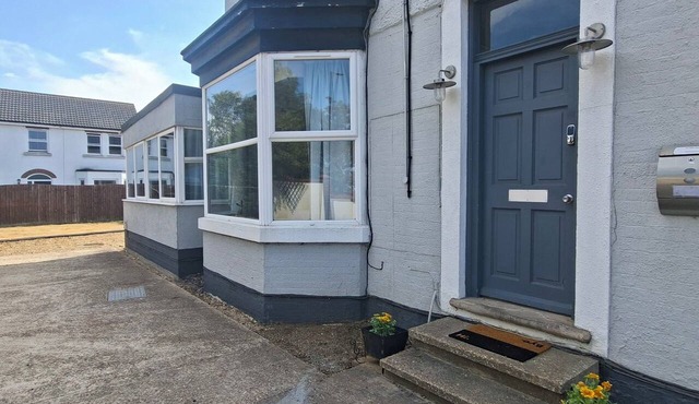 Contractors paradise in Peterborough -sleeps 14
