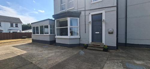 Contractors paradise in Peterborough -sleeps 14