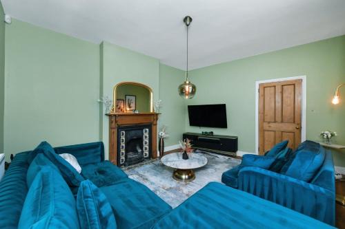 Convenient 3-Bed Near Bingham Station & Town Centre