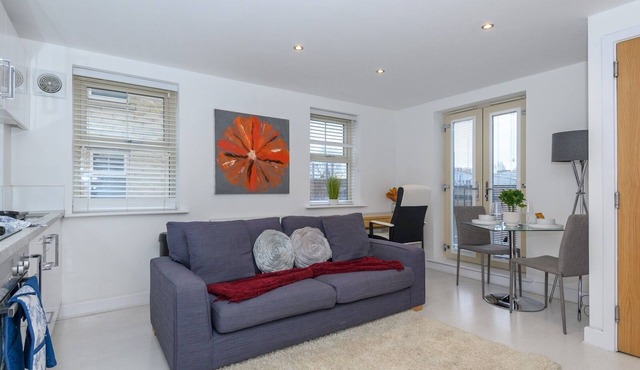 Corner by the Canal - Leeds Central Duplex - Pass the Keys