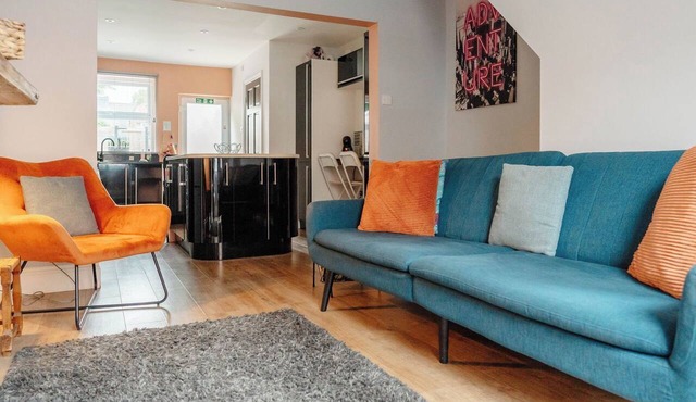 Cosy Home From Home | Walk to Centre | Free Parking