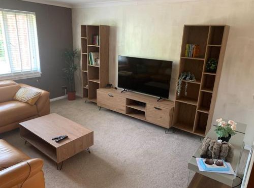 Cosy one bed flat free parking in Send