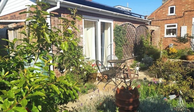 Cosy sunny private self-contained studio close to the town and train station