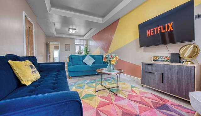 Coventry Work Stay | 4 Bedroom & Parking