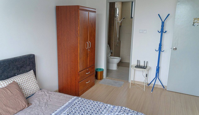 Cozy 1-bedroom MRT connected with Private Bathroom Highspeed WiFi, fitness room in Cheras
