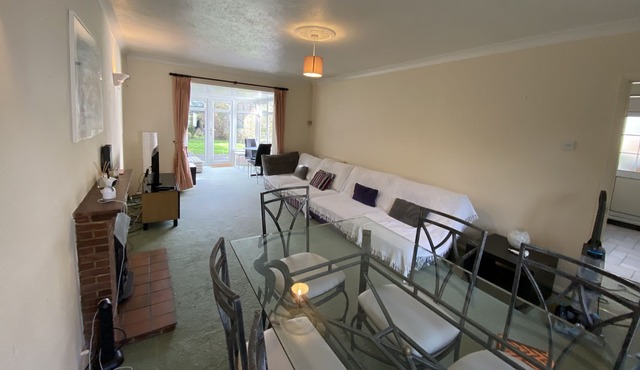 Cozy 2 bedroom 2 bathroom cottage with large garden in tranquil setting