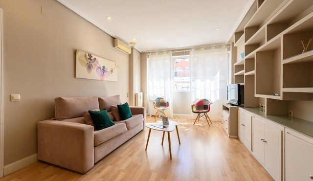 Cozy Apartment Madrid. Bº SALAMANCA, IFEMA. AEROPUERTO. 2 ROOMS- 6 PAX - ELEVATOR in Madrid