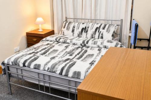 Cozy Double Room Near Birmingham City Centre with TV & Fast Wi-Fi
