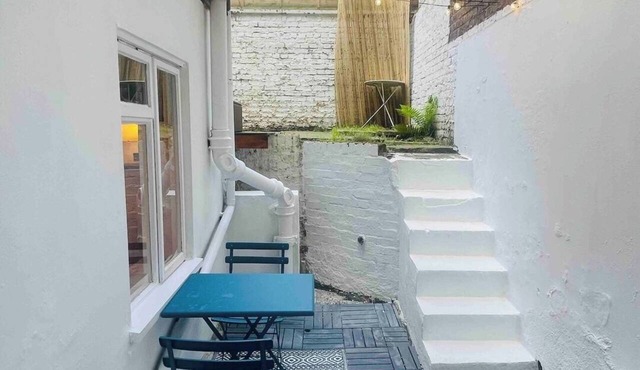 Cozy Garden Apartment with Wood Burner
