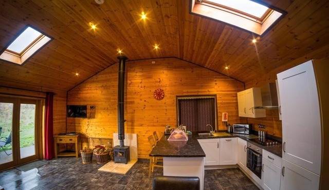 Cranborne Lodge - Couples lodge with hot tub