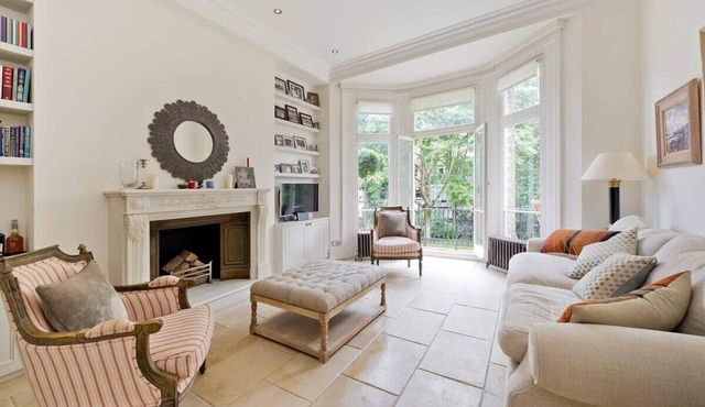 Cute 2-bed Chelsea Apartment