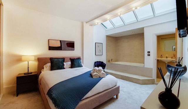 CWG1 - Elegant 3-Bed on Kensington Garden Square