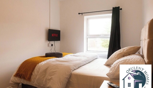 Delightful 5-bedroom house in charming Reading perfect for families