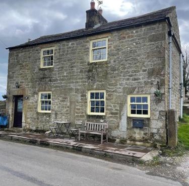 Delightful detached 2 bedroom cottage