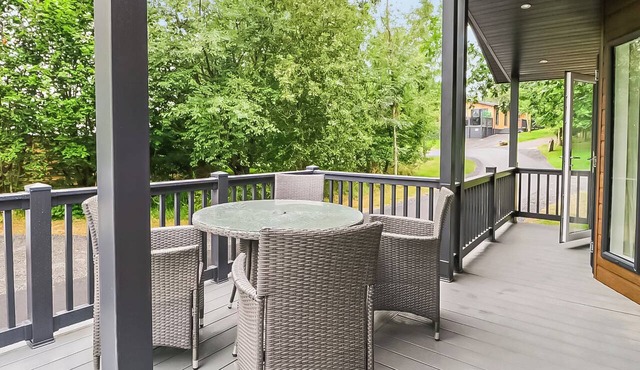 Deluxe lodge with one master double with an en suite shower and one twin.