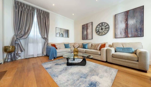 Deluxe Mayfair Town House