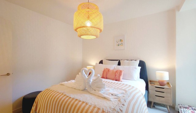 Deluxe One-Bed Apartment near London Excel
