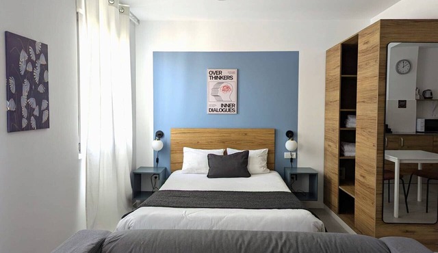 Deluxe studio 5 minutes walking to beach 2B in Valencia