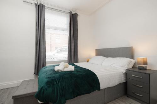 Denton Luxury Retreat Sleeps 8 Fast WiFi Free On Site Parking