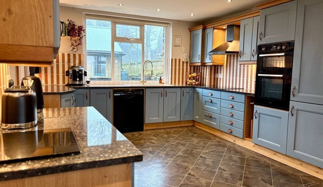 Detached cottage near Slaithwaite | Cinema cabin | Stunning views | EV charging