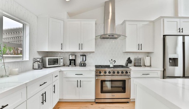 Dream Home - Steps to Beach, Pools, Shops & Dining in Encinitas