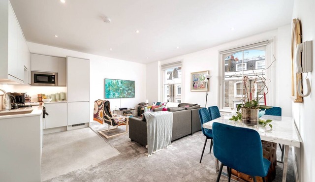 Earl s Court Chelsea 4BR Duplex Ap Walk to Tube