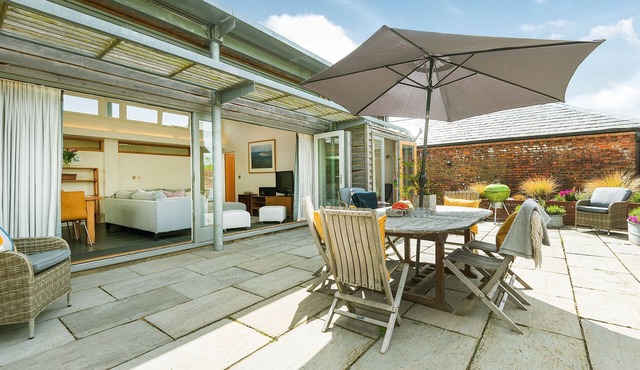 Eco Barn - a communicating cottage that sleeps 12 guests in 6 bedrooms