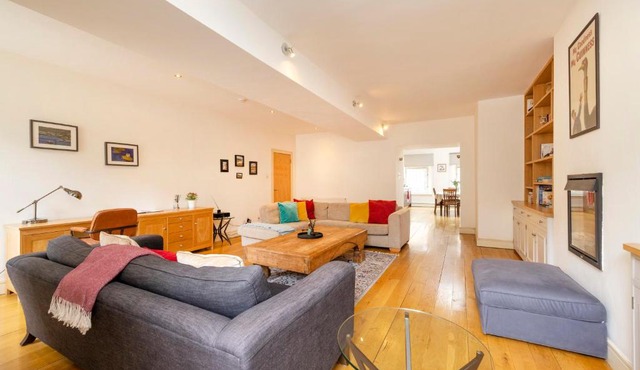 Edinburgh Central New Town Elegant 2-Bedroom Apartment in the Heart of the City