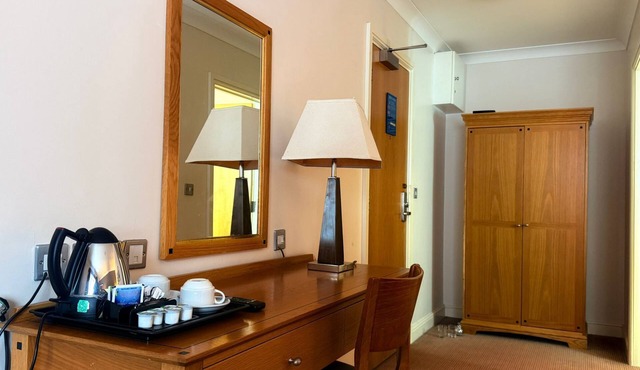 Elegant Executive Double: Comfort & Convenience in Blaby