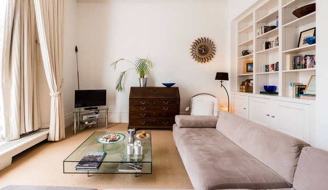 Elegant Kensington Apartment by Hyde Park