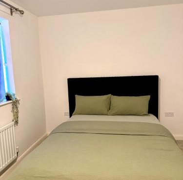 Elegant King Room with Wifi & Parking