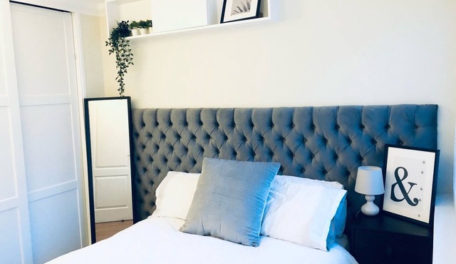 Elegantly Furnished Modern 1-Bedroom Apartment in Central London