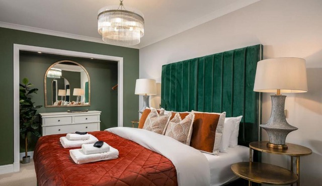 Emerald Suite, The Stirling Residence
