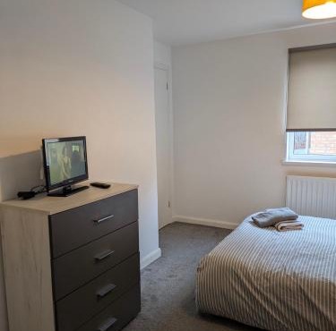 En-suite Double Rooms CORBY 1 Single with separate bathroom Short & Longer stays Shared fully equipped kitchen NN17 Off Shetland Way Near Rockingham