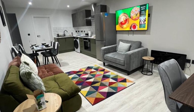 Enigma Penthouse by SJP - 2 Bedroom - 2 Bathroom - Central Kettering - Sleeps 4