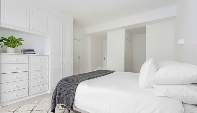 Entire 4BR Flat Sleeps 8