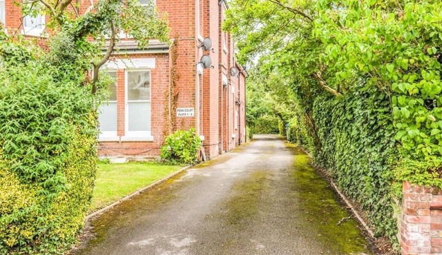 Entire Victorian Apartment | Ground Floor | Riverside Park
