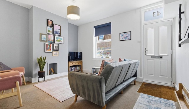 Eoforwic Cottage - Lovely Home with Free Parking - Pass the Keys