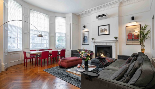 Exceptional 2 Bedroom Home Cinema Apartment in South Kensington